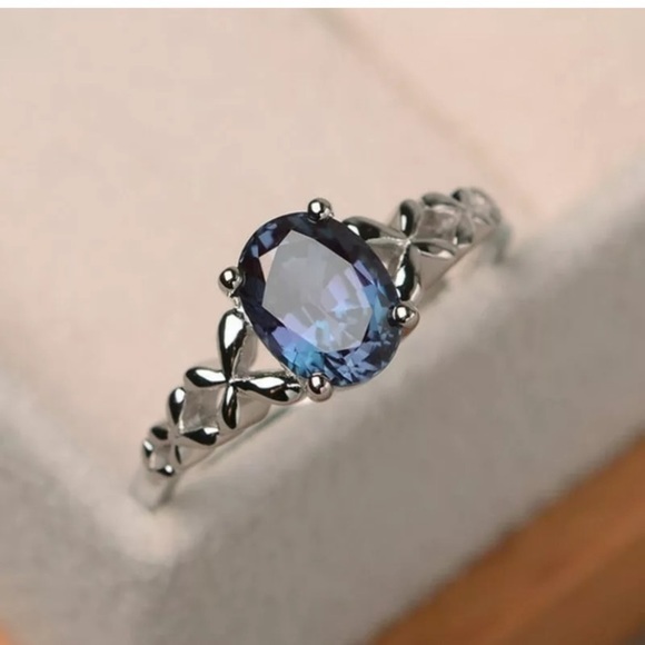 S925 Women oval blue sapphire Ring - Picture 2 of 3